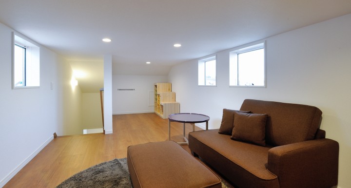 固定階段付き小屋裏収納