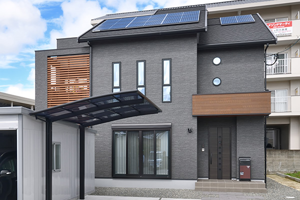 黒を上手に使ったおうち時間を満喫できる家