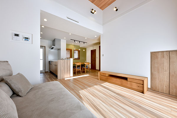 延床30坪に感じさせない広い二階建ての家